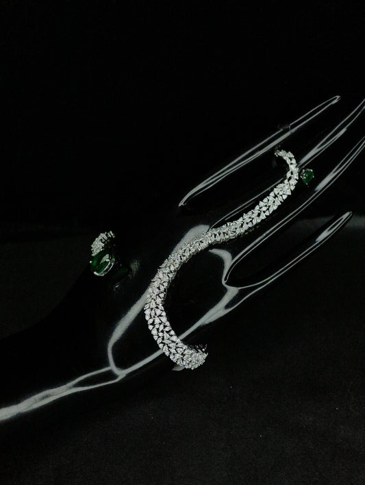 Hand Cuff ( Diamond 02 )