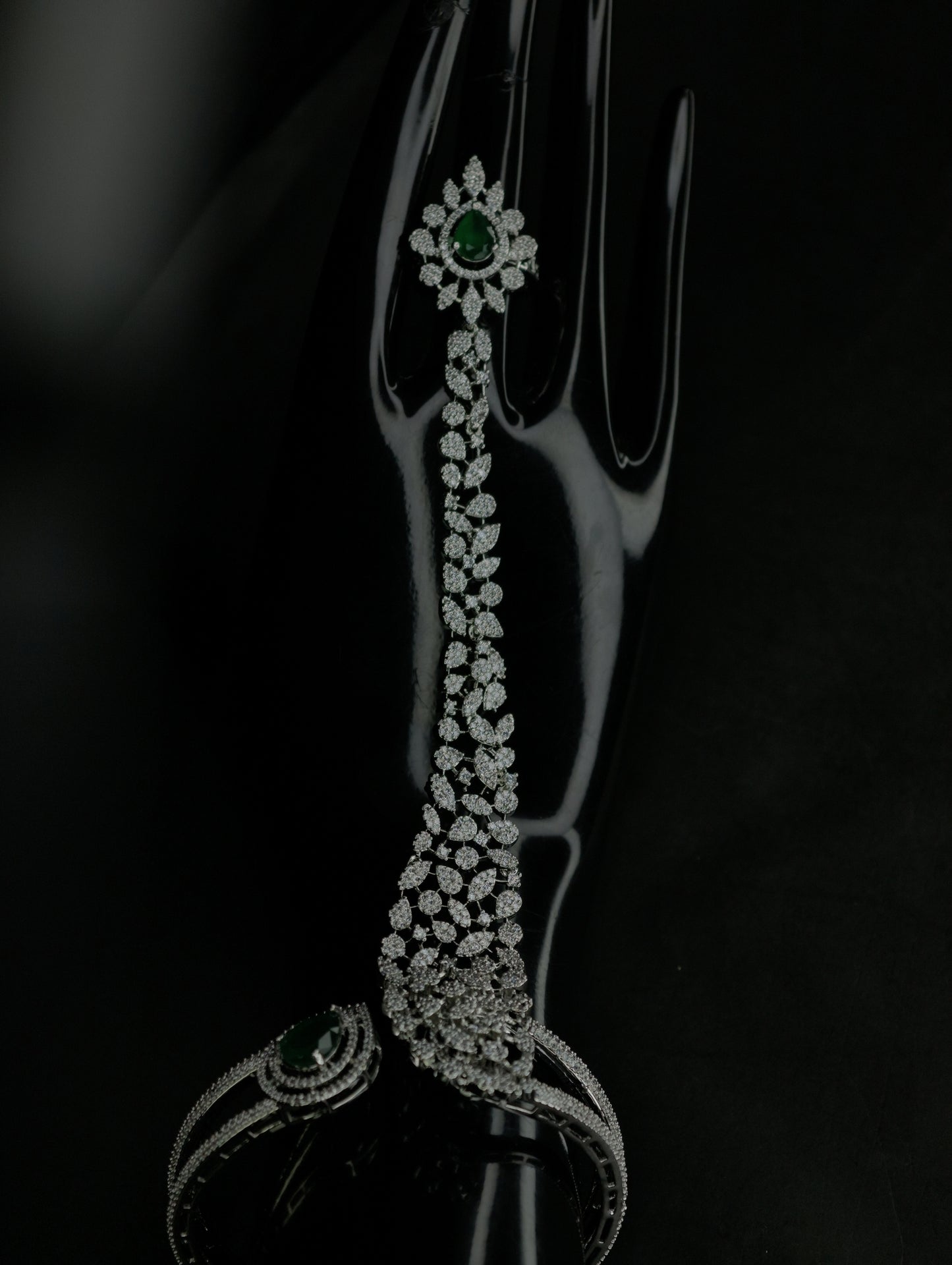 Hand Cuff ( Diamond 03 )