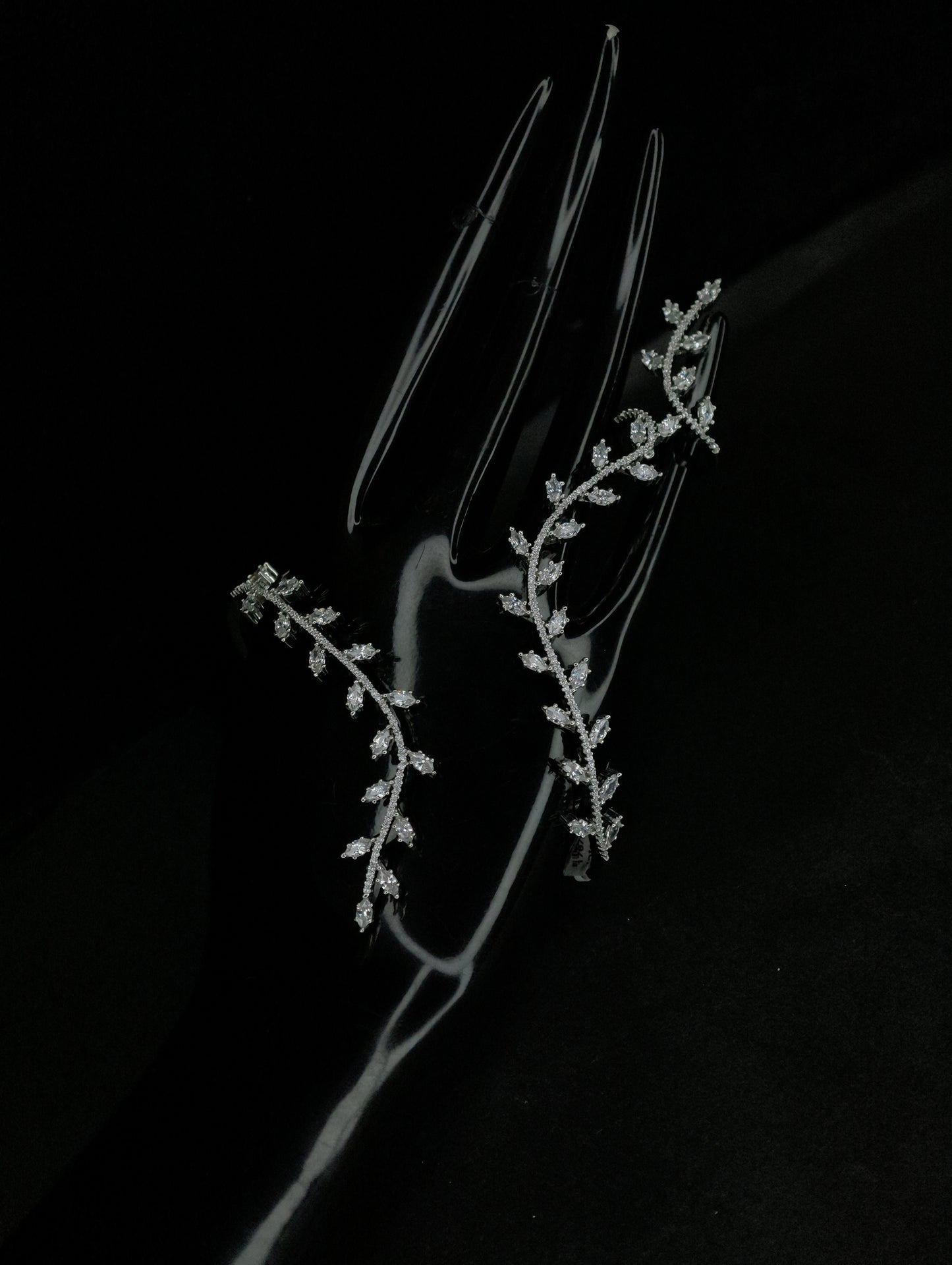 Hand Cuff ( Diamond 04 )