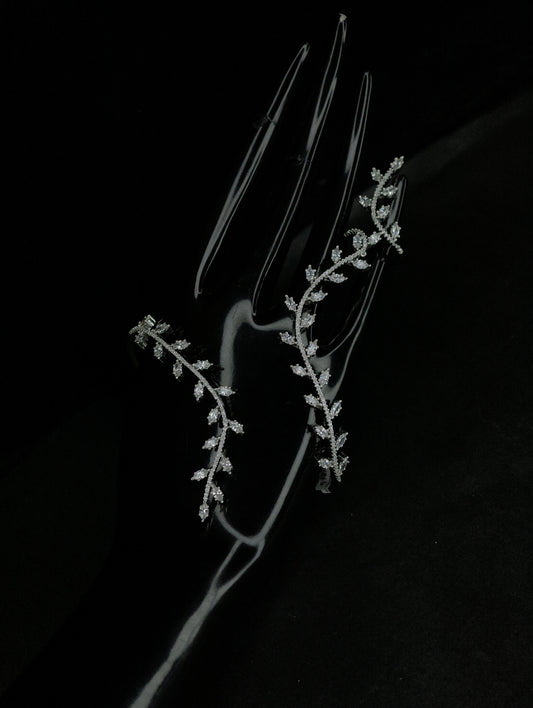 Hand Cuff ( Diamond 04 )