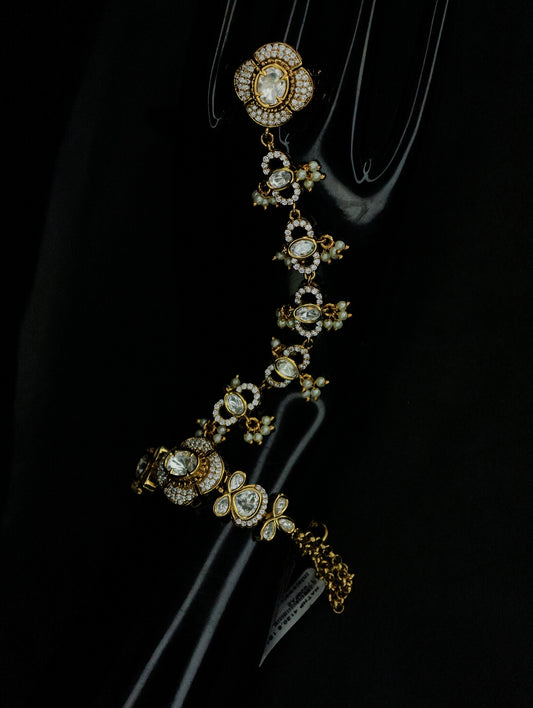 Hand Cuff ( Diamond 09 )