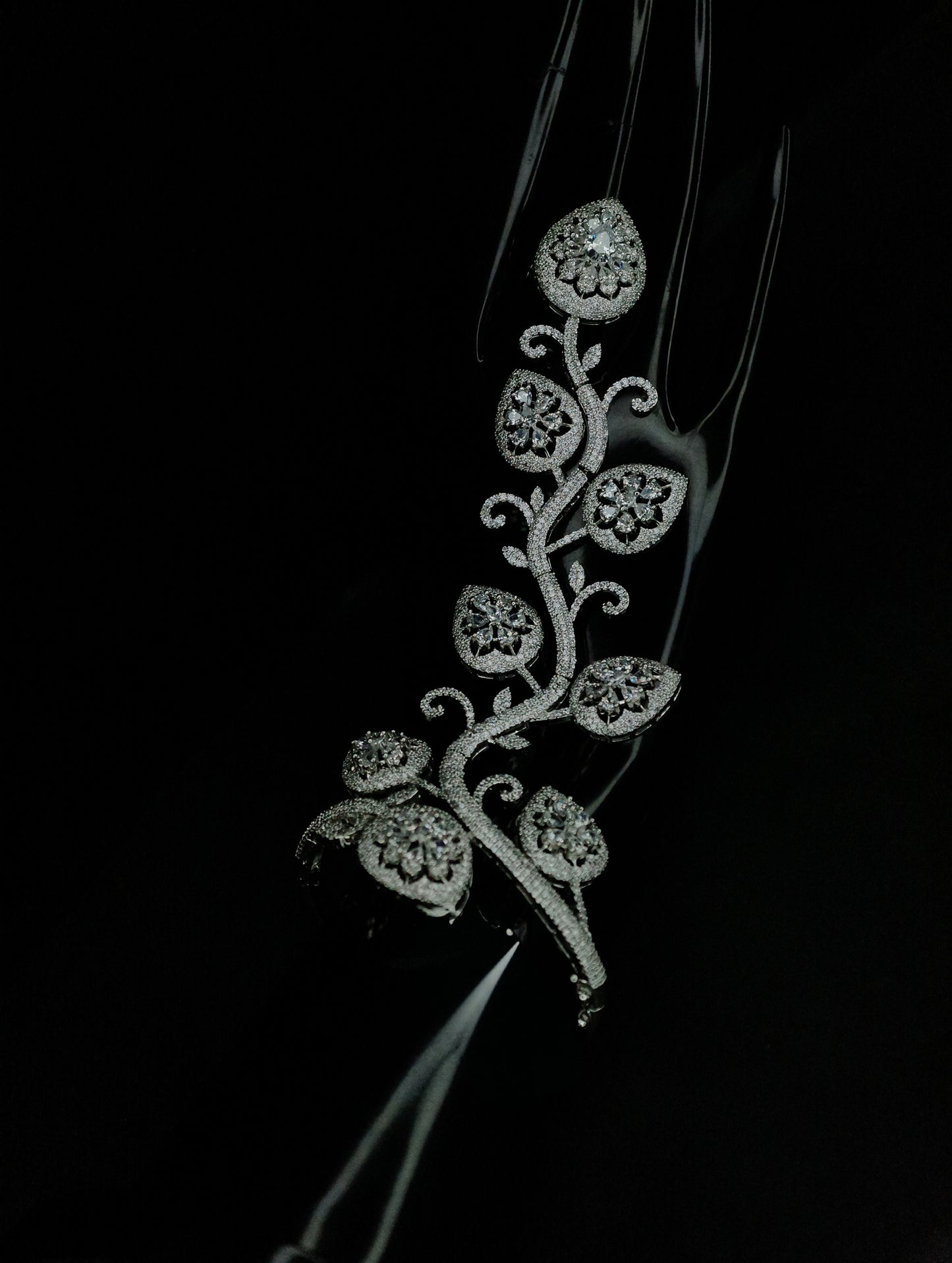 Hand Cuff ( Diamond 07 )