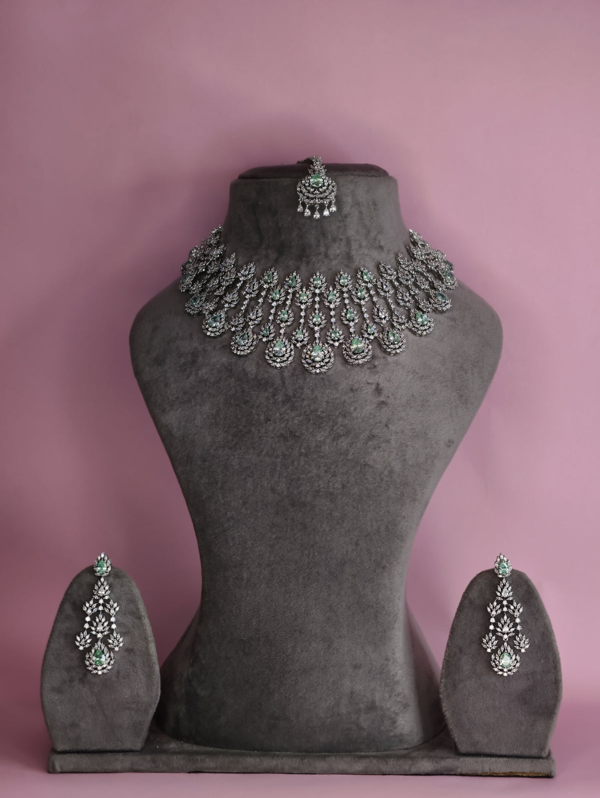 Russian Emerald Intricate Detail Necklace