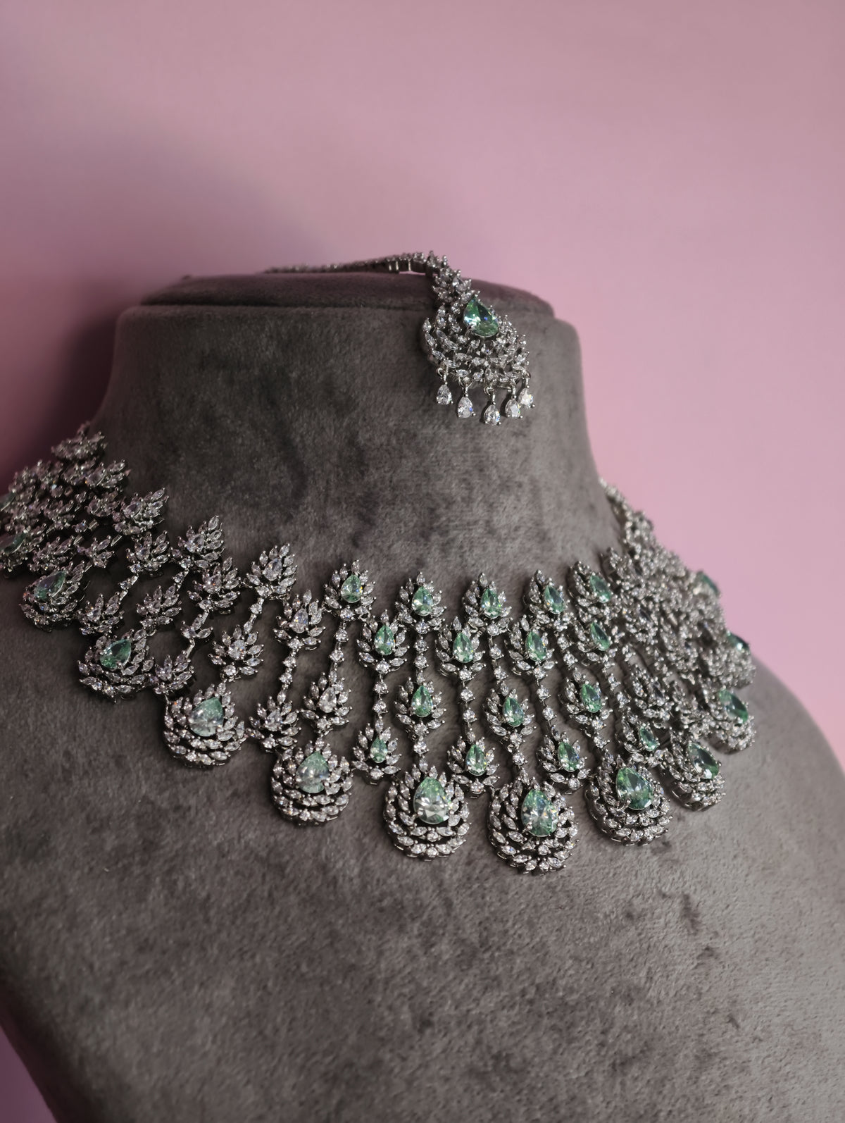 Russian Emerald Intricate Detail Necklace